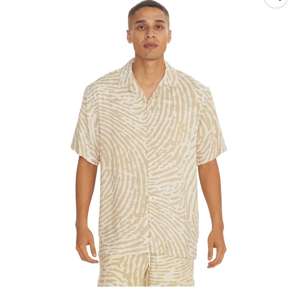 No Boundaries Zebra Print Men’s set in Beige and White Sz Large - Picture 2 of 11